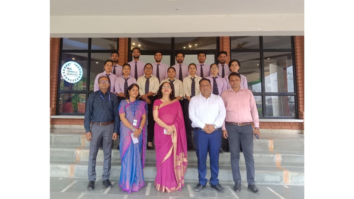 LBSGOI Students Shine in Placement Drive – 13 Students Selected by Smart Data