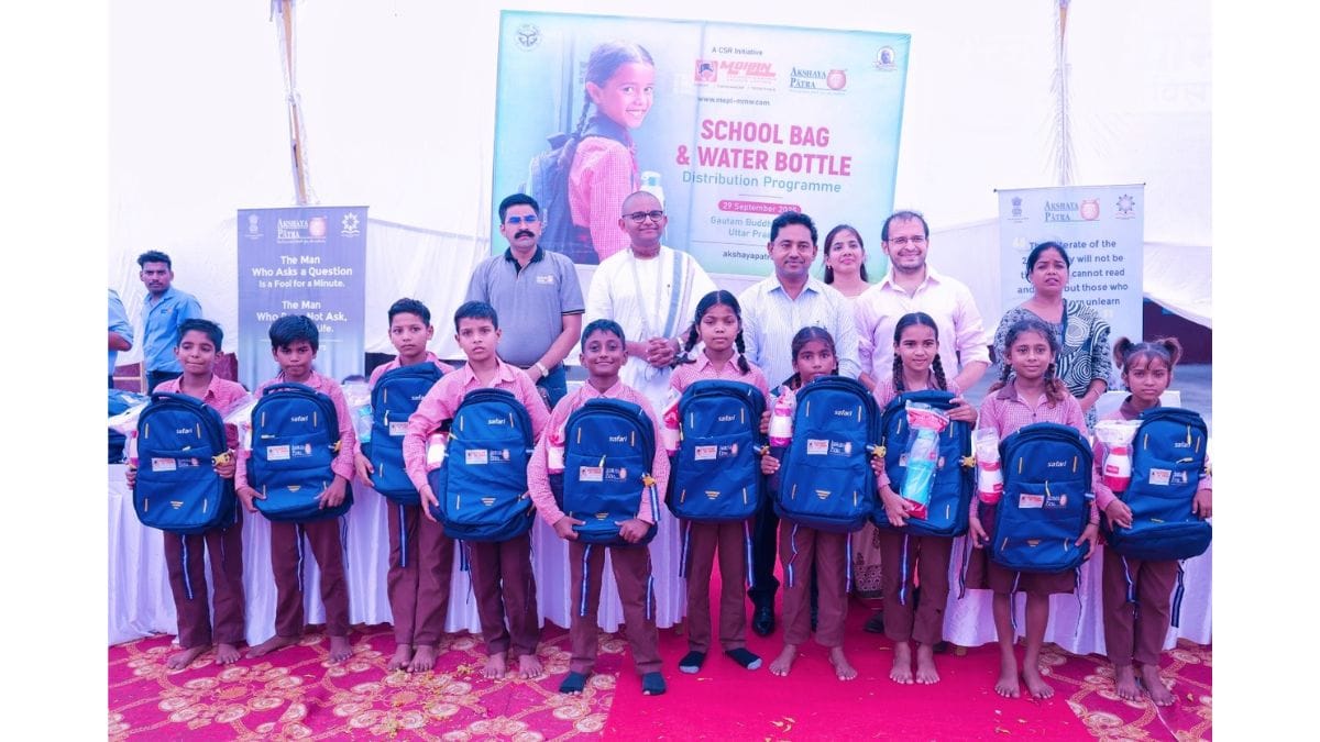 Anshul Garg Mohan – Mr. Ashutosh Gupta – SDM Noida and The Akshaya Patra Foundation – Supports 500 Govt. School Students With Bags And Bottles